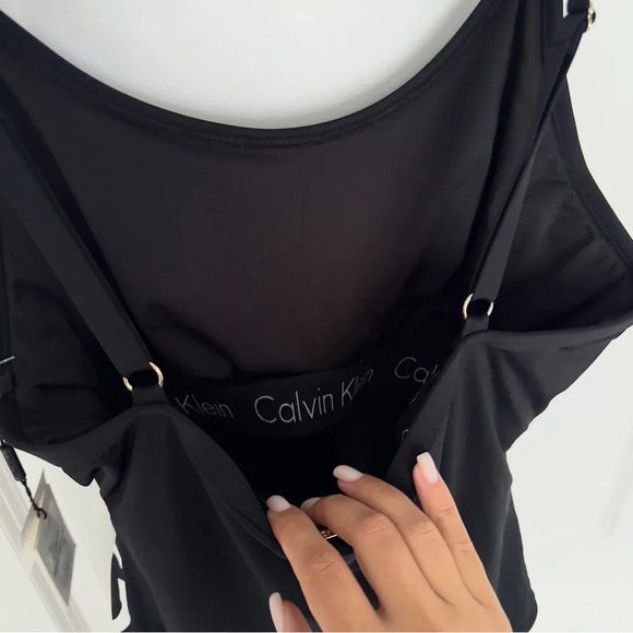 Calvin Klein one piece swimsuit build in bra size 16 - Picture 7 of 7